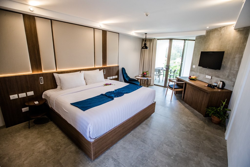 Dewa Phuket Resort Deluxe Room King bed