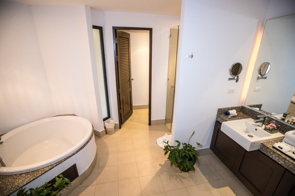 Dewa Phuket Resort family suite bathroom